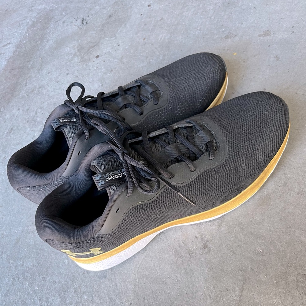 Black & Gold Under Armour gym shoes